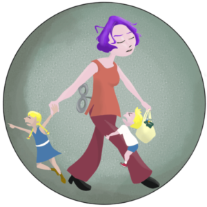 Femme avec clé dans le dos, faisant ses courses avec ses deux enfants aggripé·es à elle